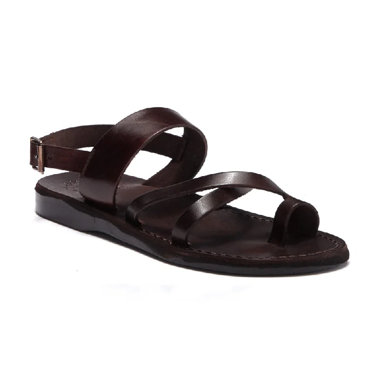 Men's sandals with a contrast stitching detailMen's sandals with a contrast stitching detailAmos - Leather Ankle Strap Flat Sandal | Brown Men's sandals with a contrast stitching detailMen's sandals with a contrast stitching detailAmos - Leather Ankle Strap Flat Sandal | Brown