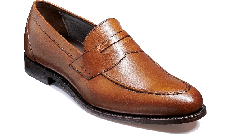 Men's loafers with a contrast stitching detailSt Pauls - Walnut Calf