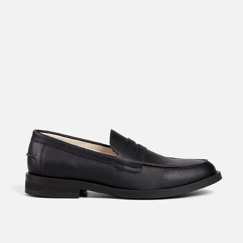 Men's loafers with a smooth leather finishWilde Black Vegan Penny Loafer - Men's
