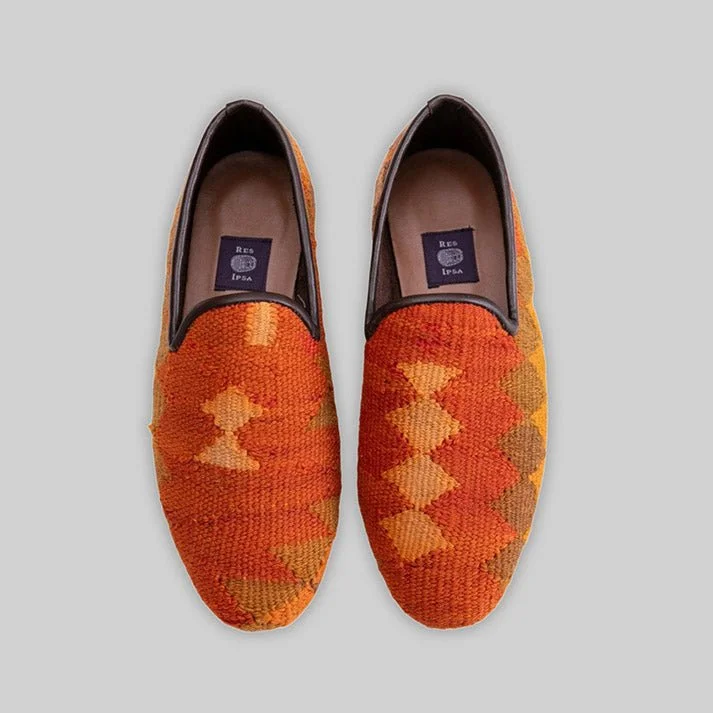 Men's loafers with a flexible sole for easy movementMen's Kilim Loafer Size 7