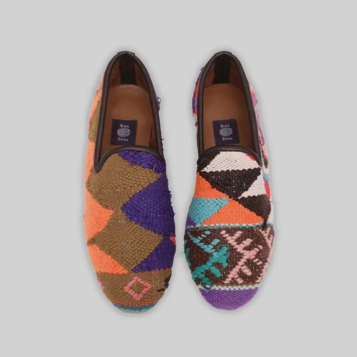 Men's loafers with a stretchy side panel for a better fitMen's Kilim Loafer Size 7