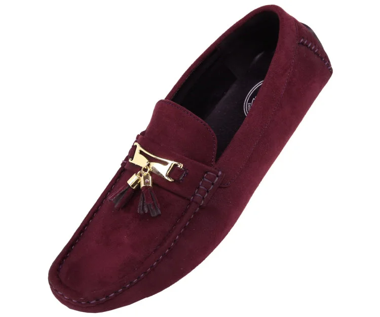 Men's loafers in a neutral color like black or brownDyer Burgundy