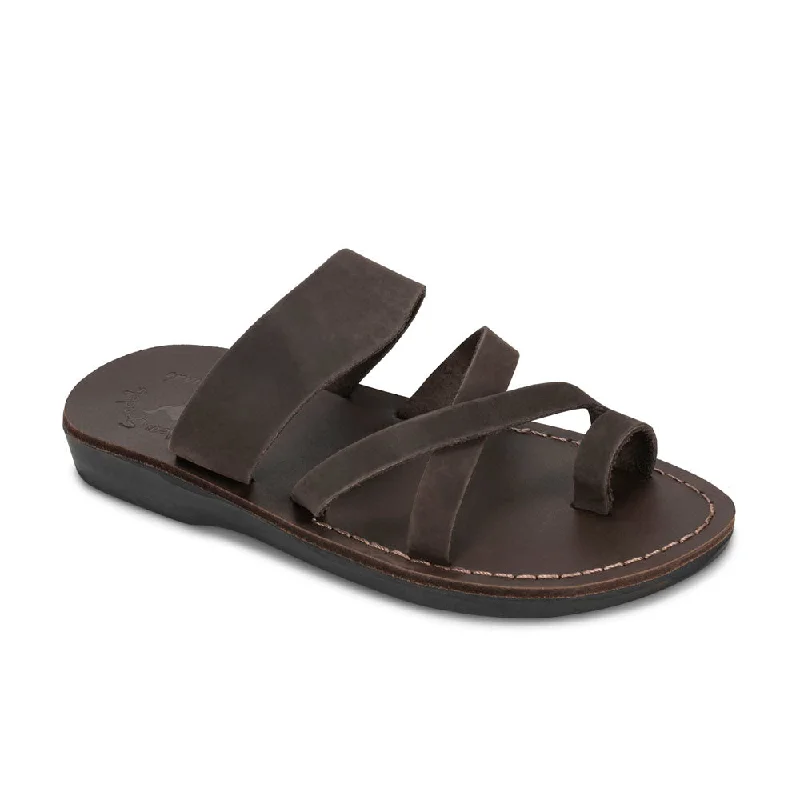 Men's sandals with a flexible sole for easy movementMen's sandals with a flexible sole for easy movementThe Good Shepherd - Leather Toe Loop Sandal | Brown Nubuck
