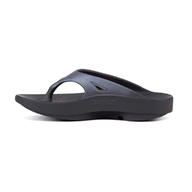 Men's sandals with a stretchy strap for a better fitMen's sandals with a stretchy strap for a better fitOofos Men's Ooriginal Sport Thong Sandals - Graphite Men's sandals with a stretchy strap for a better fitMen's sandals with a stretchy strap for a better fitOofos Men's Ooriginal Sport Thong Sandals - Graphite