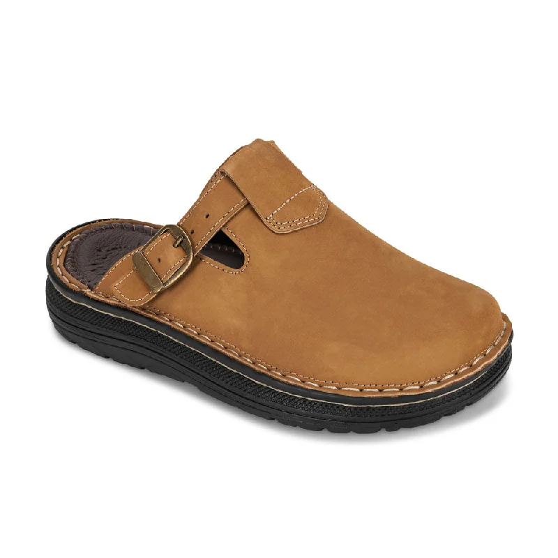 Men's sandals with a rubber sole for tractionMen's sandals with a rubber sole for tractionSawyer - Leather Clog-Toe Sandal | Tan Nubuck