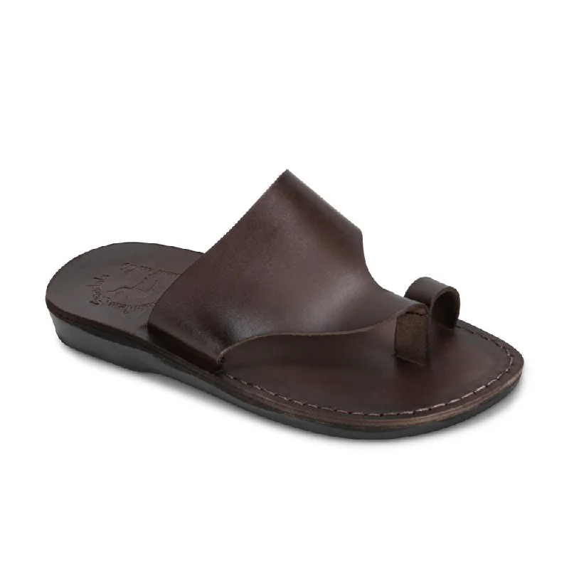 Men's sandals with a flexible sole for easy movementMen's sandals with a flexible sole for easy movementPetra - Leather Toe Strap Sandal | Brown Men's sandals with a flexible sole for easy movementMen's sandals with a flexible sole for easy movementPetra - Leather Toe Strap Sandal | Brown