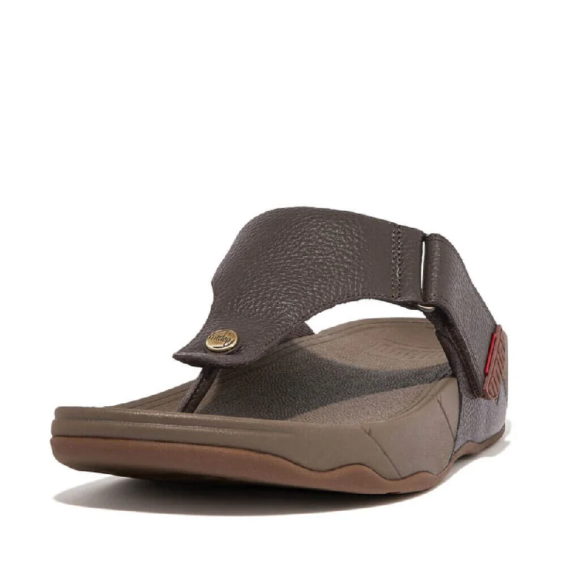 Men's sandals with a decorative buckle or charmMen's sandals with a decorative buckle or charmFitFlop Men's Trakk II Sandals - Chocolate Brown Men's sandals with a decorative buckle or charmMen's sandals with a decorative buckle or charmFitFlop Men's Trakk II Sandals - Chocolate Brown