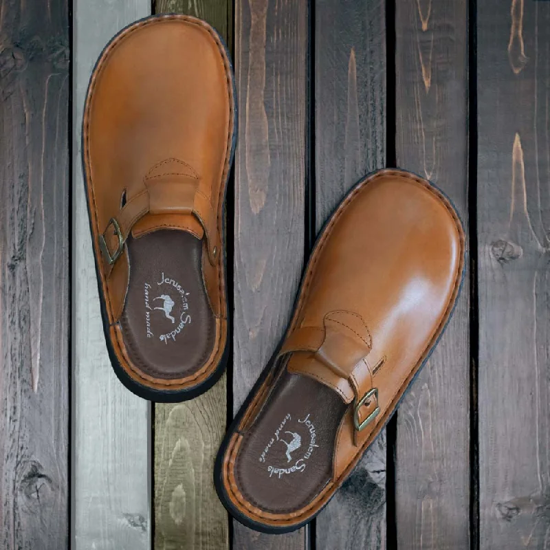 Men's sandals with a leather lining for comfortMen's sandals with a leather lining for comfortSawyer - Leather Clog-Toe Sandal | Honey