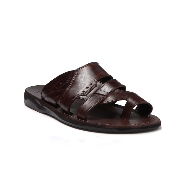 Men's sandals with a flexible sole for easy movementMen's sandals with a flexible sole for easy movementAron - Leather Lightweight Sandal | Brown