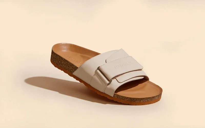 Men's sandals with a flexible sole for easy movement Cork Slides : Tan-White