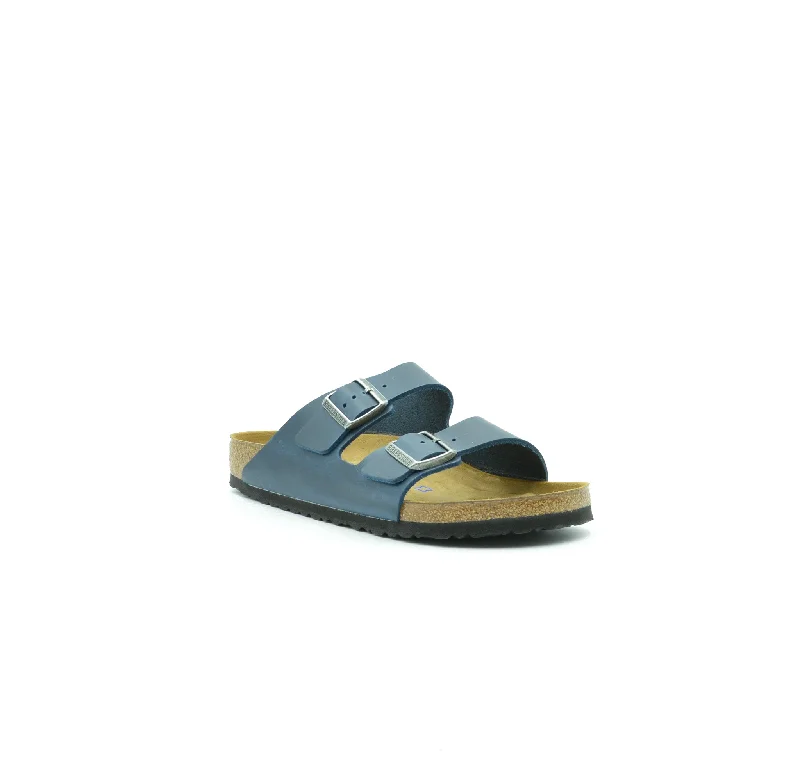 Men's sandals with a contrast stitching detailBIRKENSTOCK Arizona Soft Footbed