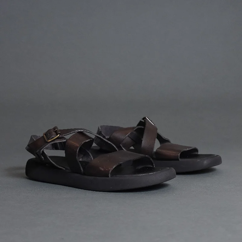 Men's sandals with a rubber sole for traction92756 Dark Brown