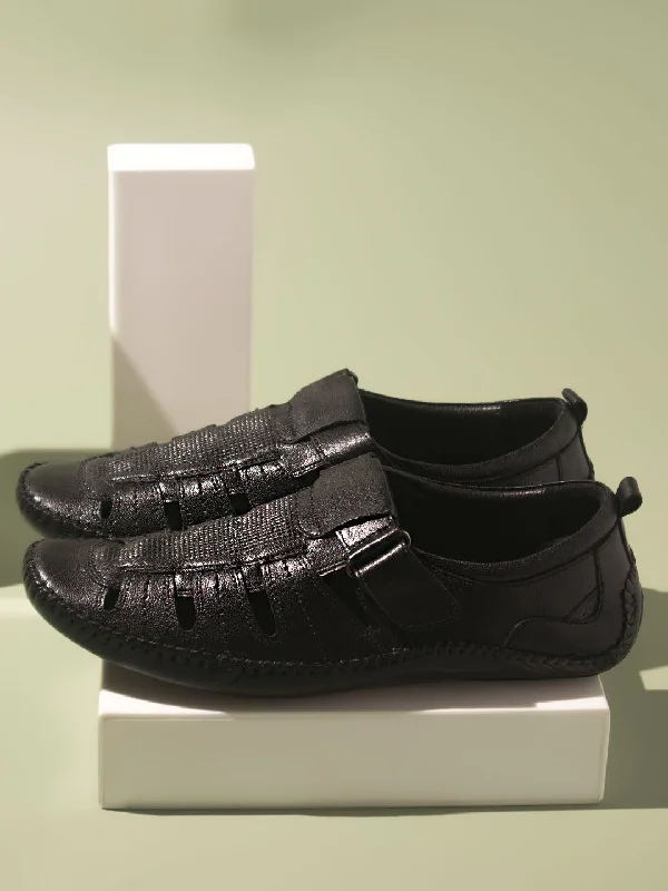 Men's sandals with a flexible sole for easy movementMen's sandals with a flexible sole for easy movementAtesber Black Striped Casual Sandal For Men