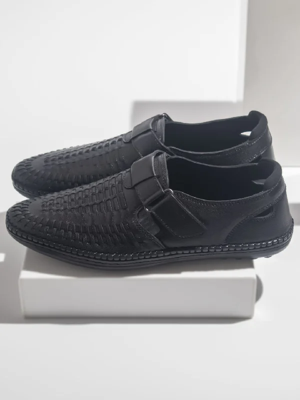 Men's sandals with a flexible sole for easy movementMen's sandals with a flexible sole for easy movementAtesber Black Textured Casual Sandal For Men
