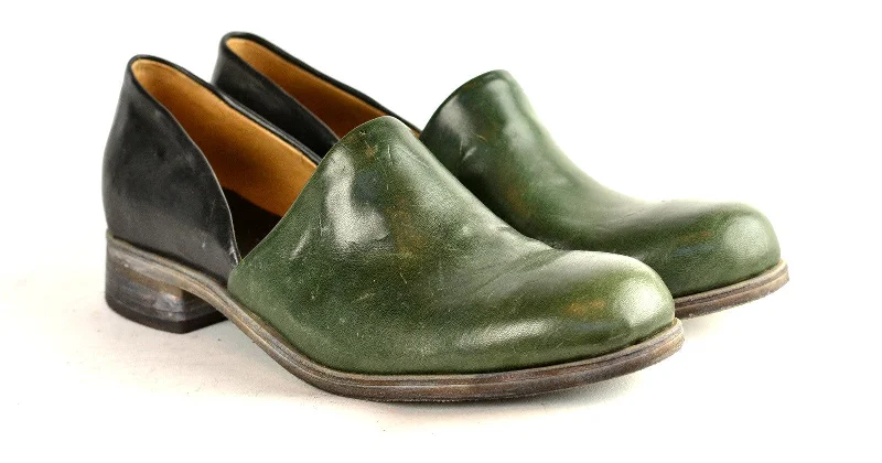 Men's sandals with a buckle closureHeel mule  |  Petrolio & Black horse