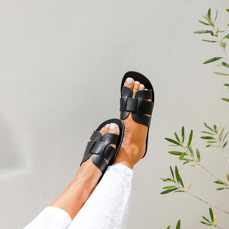 Men's sandals with a toe post designMen's sandals with a toe post designIsmene Sandals Black