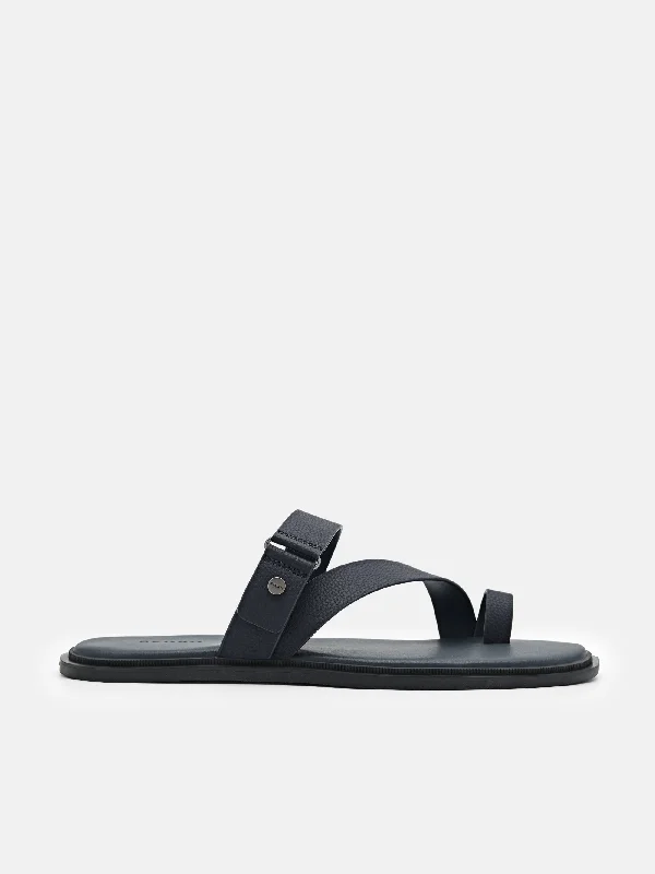 Men's sandals with a padded heelMen's sandals with a padded heelOliver Toe Loop Sandals