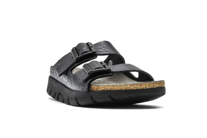 Men's sandals with a contrast stitching detailMEPHISTO Zonder