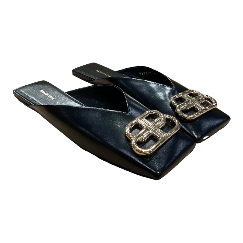 Women's Sandals with a Glitter - Coated Strap in Gold for a Sparkly Summer OutfitWomen's Sandals with a Glitter - Coated Strap in Gold for a Sparkly Summer OutfitBALENCIAGA/Sandals/EU 36/Leather/BLK/DOUBLE B MULE