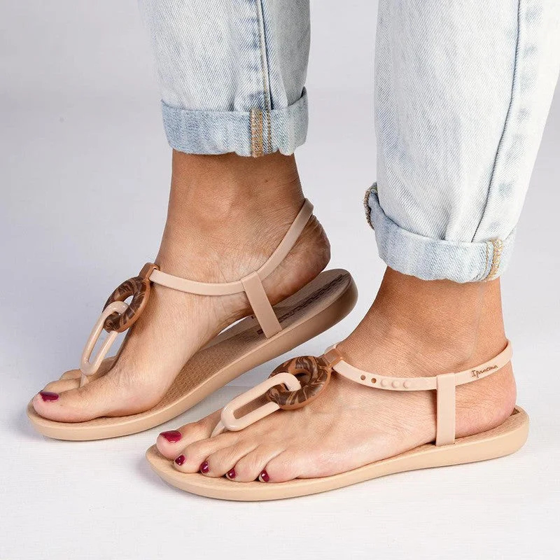 Women's Sandals with a Wedge Heel and a Tassel Detail in Orange for a Trendy LookWomen's Sandals with a Wedge Heel and a Tassel Detail in Orange for a Trendy LookIpanema Kate Chain Thong Sandals - Pink