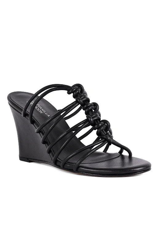 Women's Sandals with a Floral - Printed Upper in Pink for a Feminine Spring LookWomen's Sandals with a Floral - Printed Upper in Pink for a Feminine Spring LookMAE