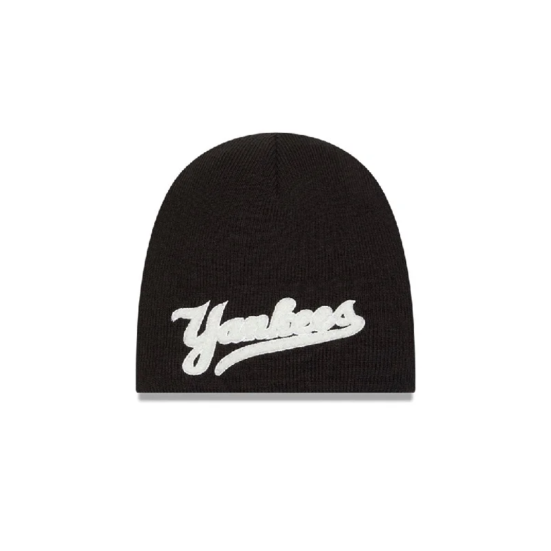 Men's casual sneakers with a woven upper for a unique textureNer Era Chenille Script NY Yankees Black