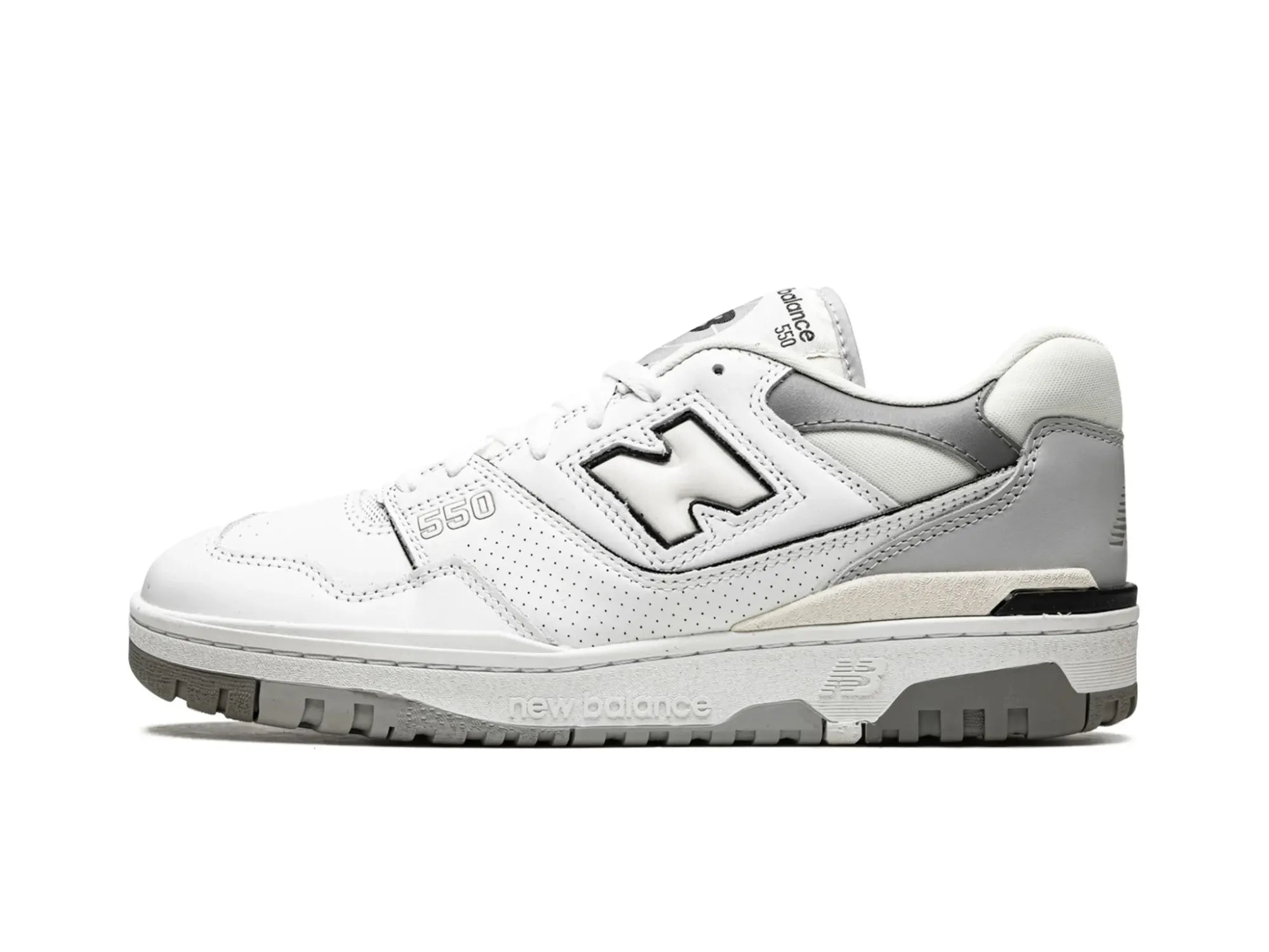 Men's minimalist sneakers with a simple designNew Balance 550 "Salt And Pepper"