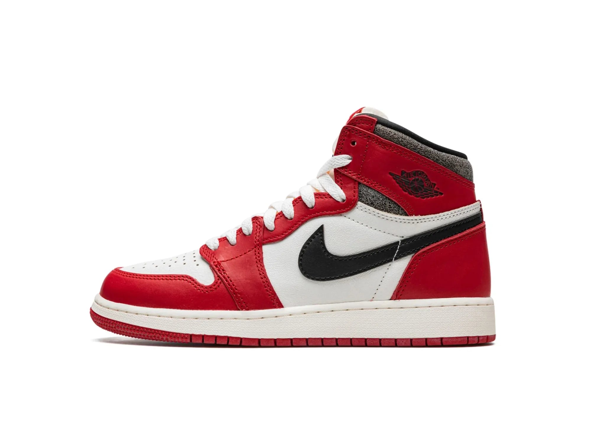 Men's athletic sneakers with a quick - dry liningNike Air Jordan 1 High "Chicago Lost And Found"