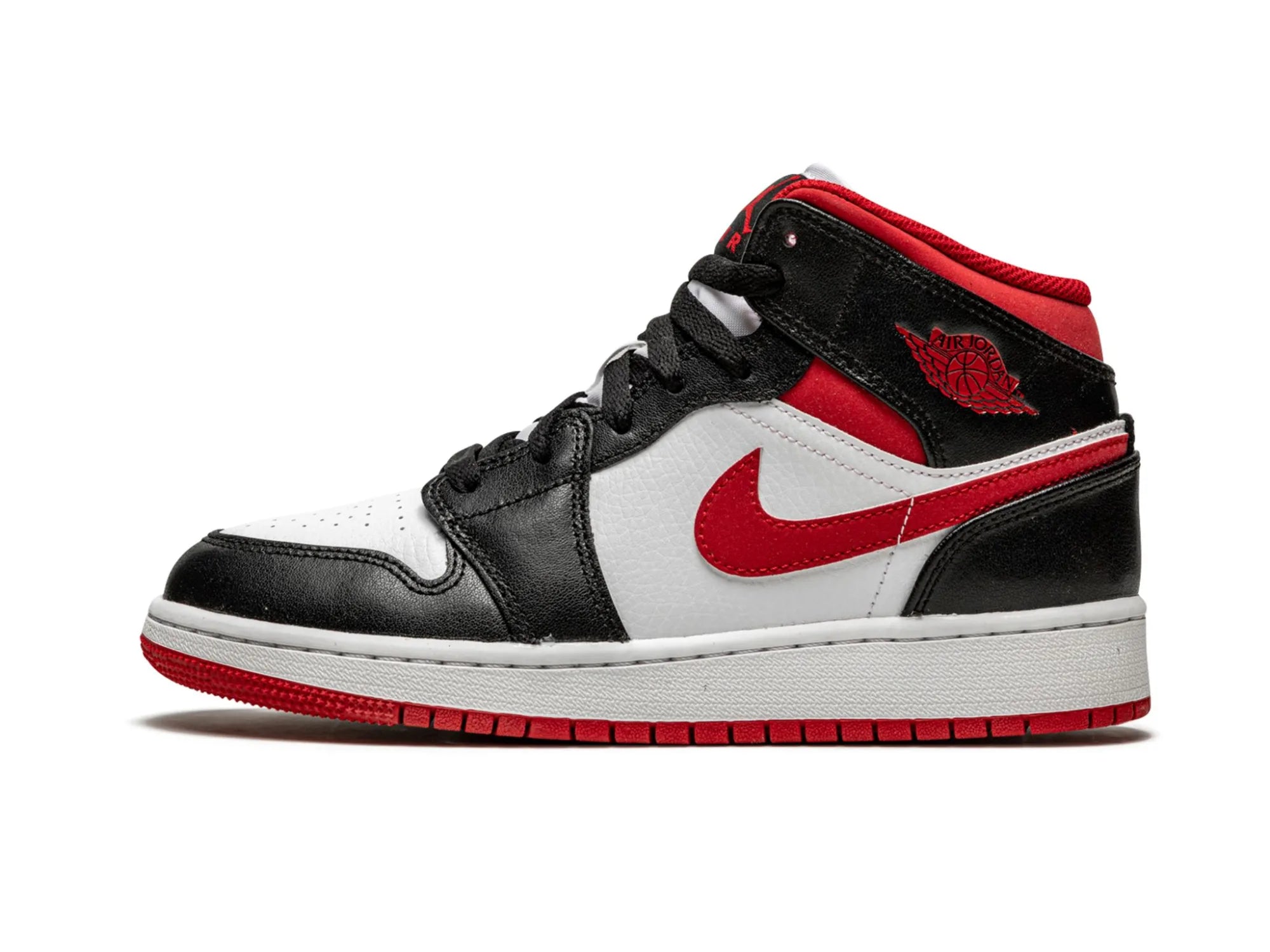 Men's camo - print sneakers for an edgy styleNike Air Jordan 1 Mid "Gym Red Black White" Men's camo - print sneakers for an edgy styleNike Air Jordan 1 Mid "Gym Red Black White"