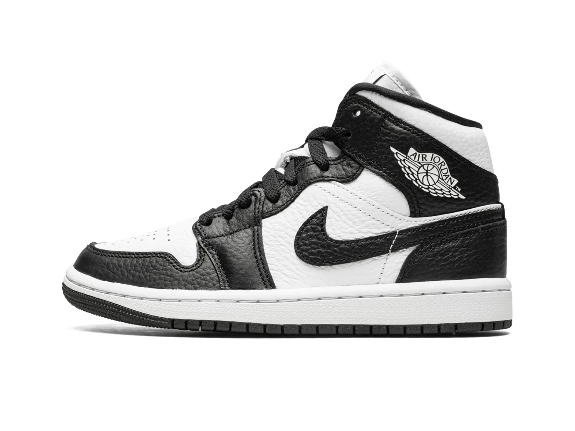 Men's casual leather sneakers with a distressed finishNike Air Jordan 1 Mid "Homage" Men's casual leather sneakers with a distressed finishNike Air Jordan 1 Mid "Homage"