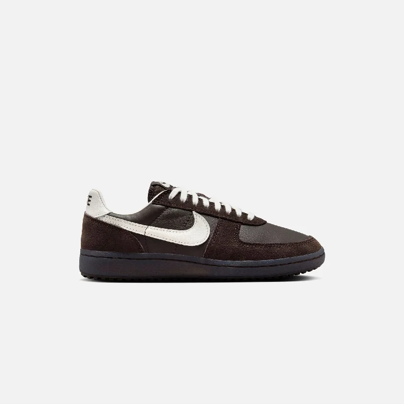 Men's classic - style sneakers with a modern twistNike Field General 82 - Velvet Brown / Sail Men's classic - style sneakers with a modern twistNike Field General 82 - Velvet Brown / Sail