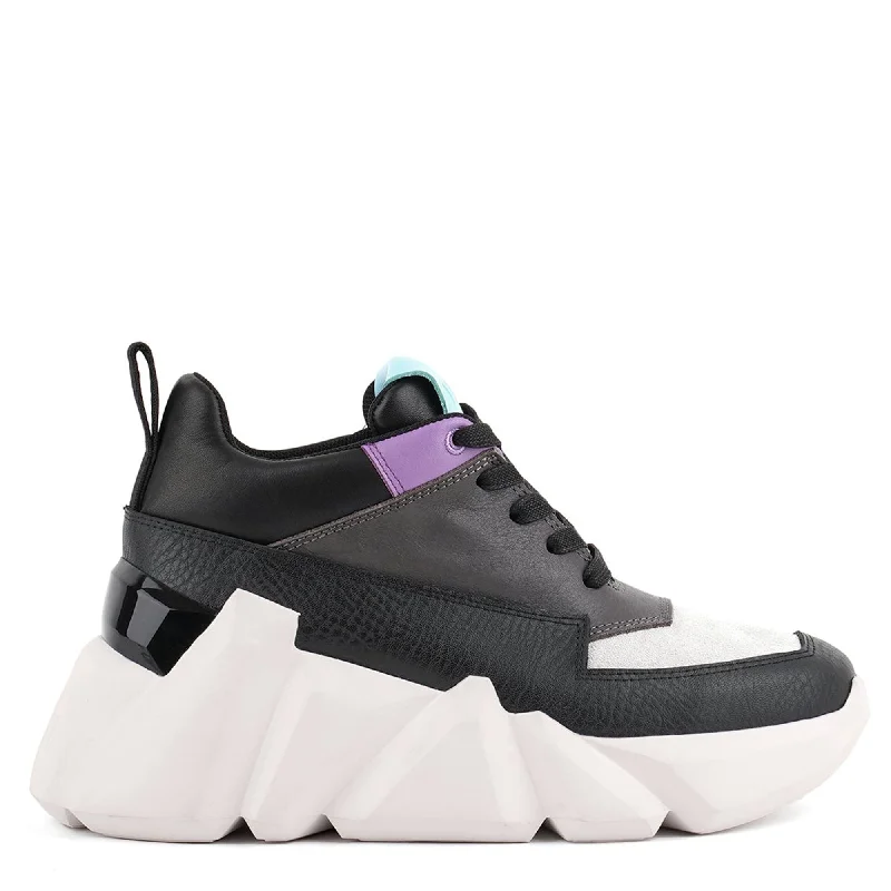 Women's Sneakers with Memory Foam Insoles for Exceptional Cushioning and ComfortSpace Kick Max